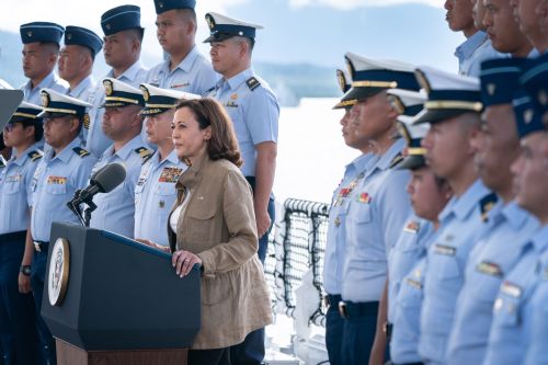 Kamala Commits US to Fighting Commie China to Defend Philippines